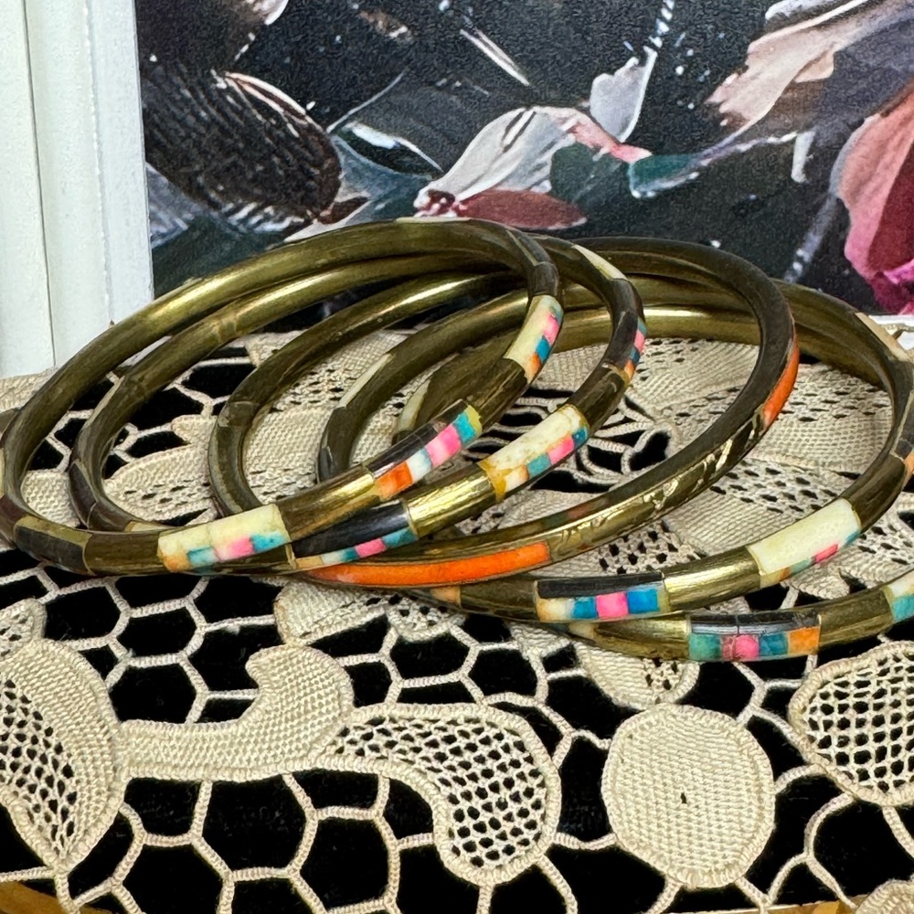 Vintage brass inlaid multi-color dyed colored horn bone set of 5 bangles - Picture 3 of 5